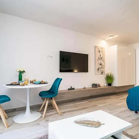 Downtown Marita207 Apartment